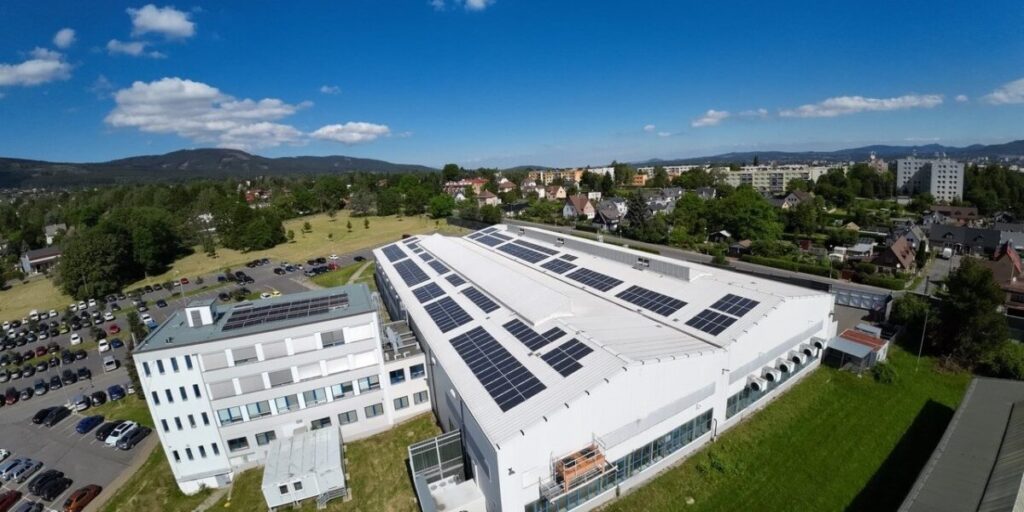 Woodburn Capital, Magna Exteriors sign 15-year solar PPA in Czechia