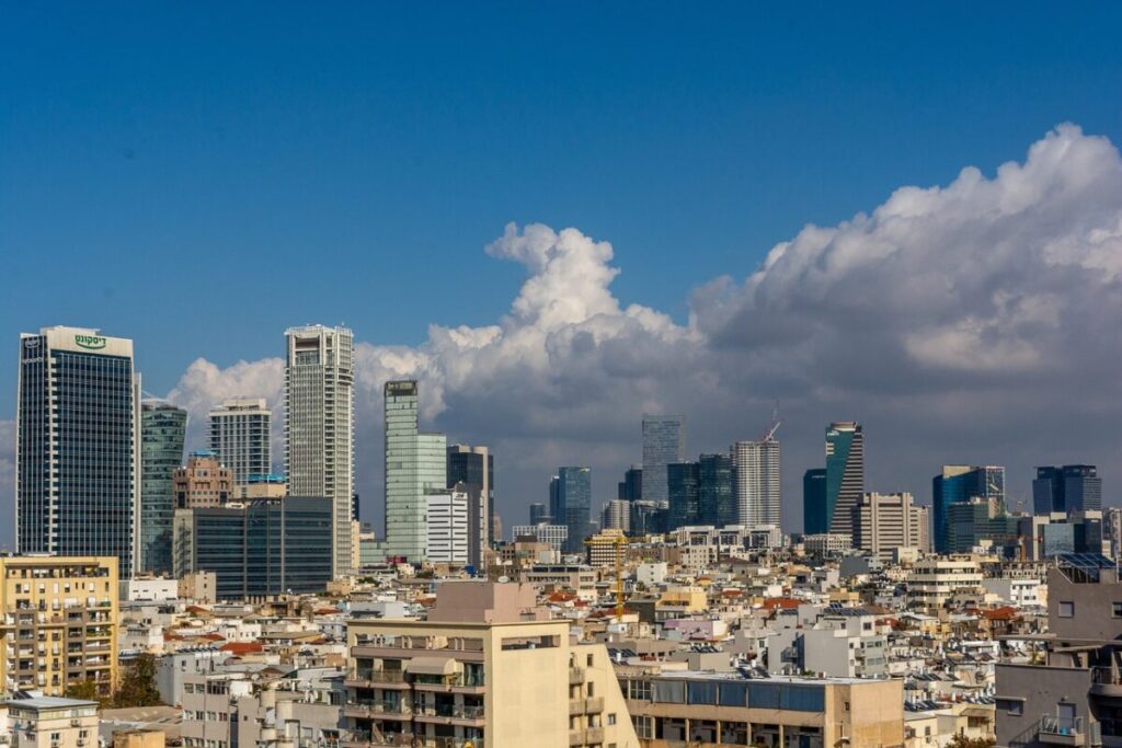 Israel mandates rooftop solar on new big buildings, targets 3.5 GW by 2040