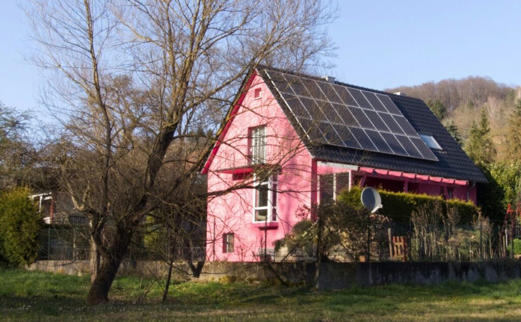 U.S. residential solar prices hovering near all-time low