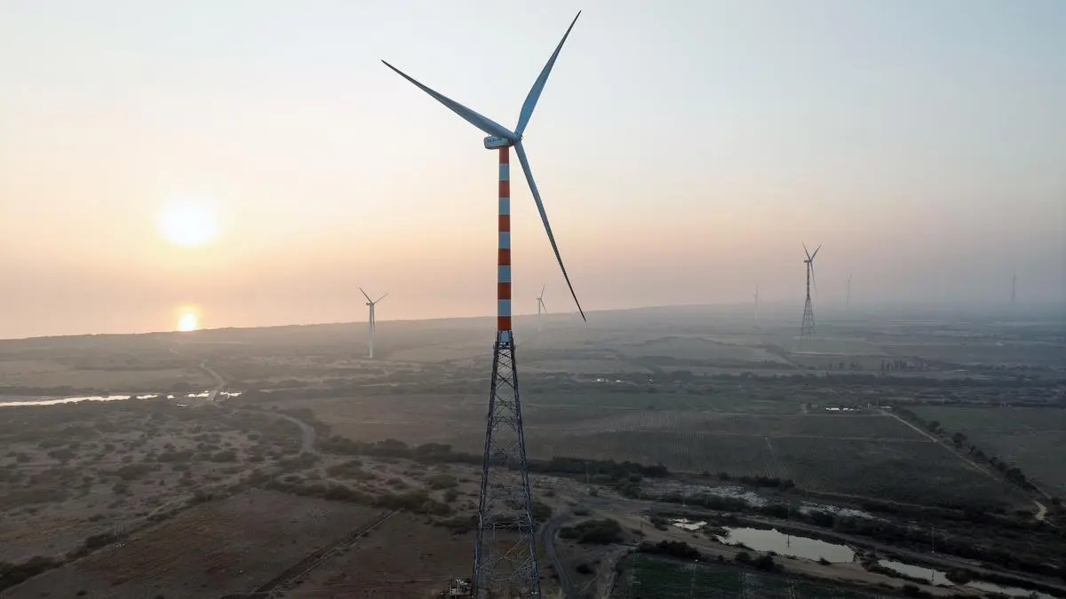 Last 10 months, wind power generation clocks zero growth; solar generation sees 22% rise