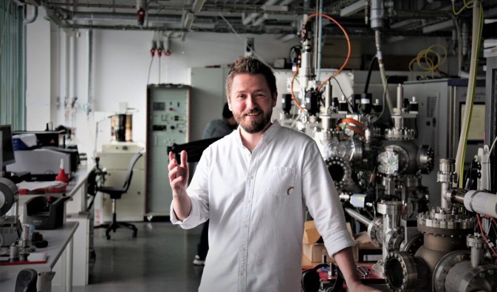 Transparent tandem solar cell hits record 12.3% efficiency