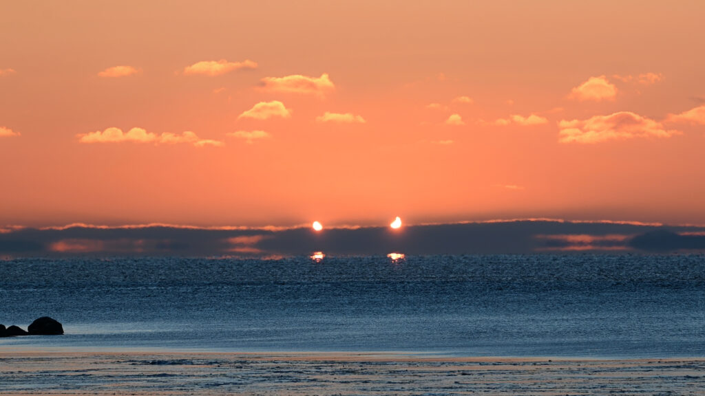 Rare ‘double sunrise’ captured in Canada by intrepid solar eclipse chasers (photos)