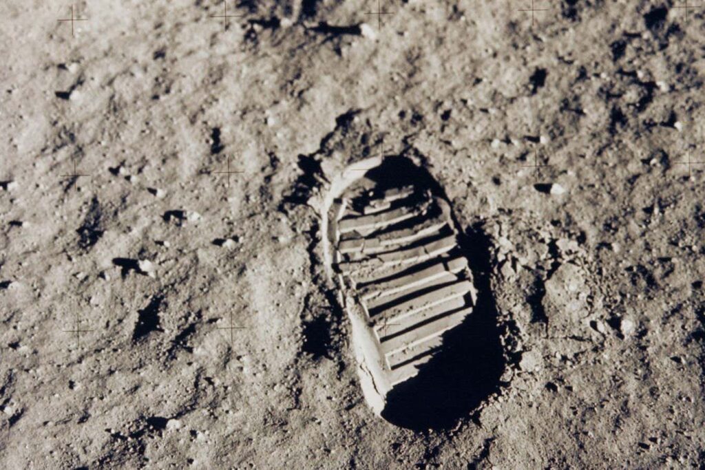 We could make solar panels on the moon by melting lunar dust