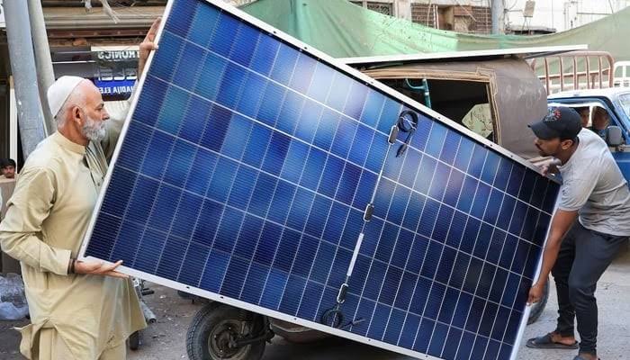 Govt Aims to Generate Rs. 20 Billion in Revenue From 18% GST on Imported Solar Panels