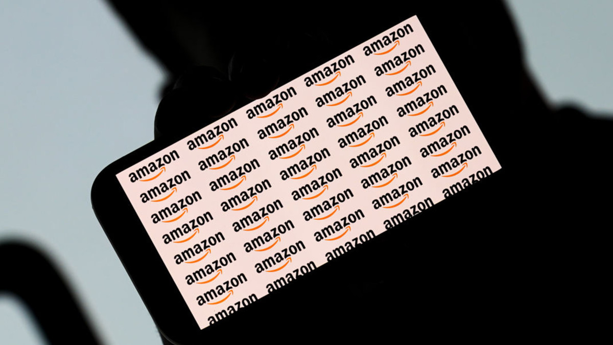 Amazon is selling a $40 6-pack of solar floodlights for $20 that provides a ‘nice soft light’