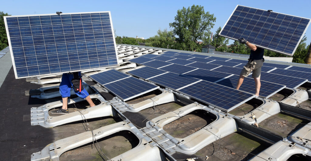 As EPA Stalls, States Are Left to Handle Solar Panel Waste