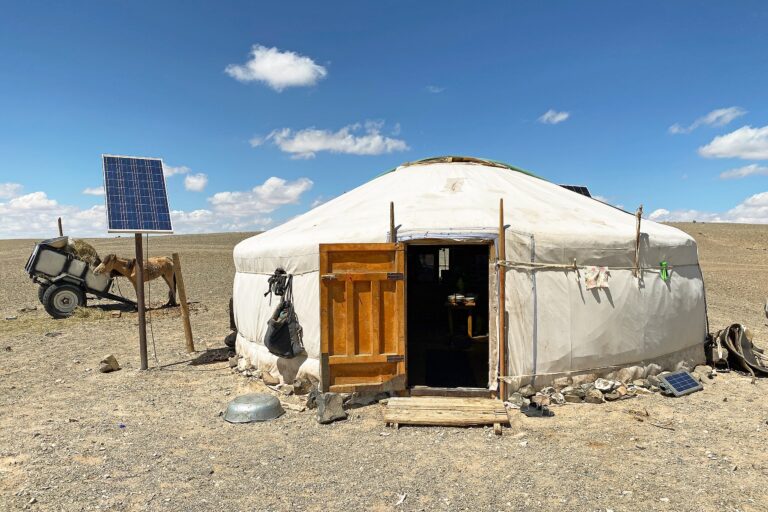 How to clean solar panels in arid areas? Waterless systems could improve efficiency