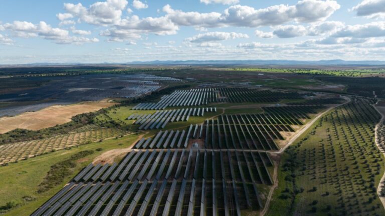 Solar PV corporate funding decreased to US$22.2 billion in 2025