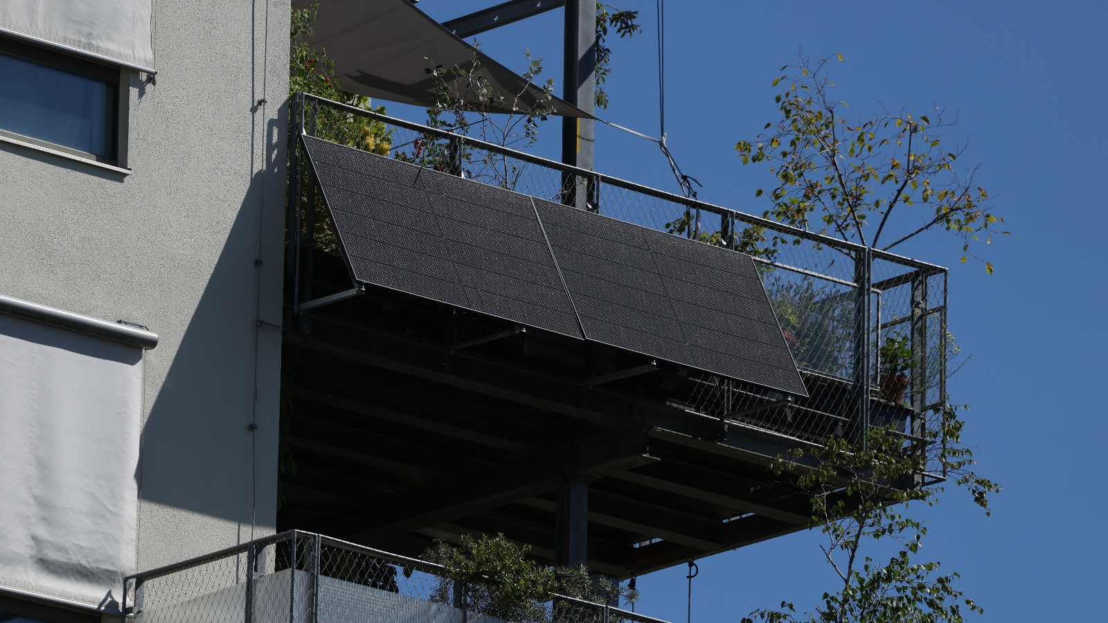 Balcony solar is taking state legislatures by storm