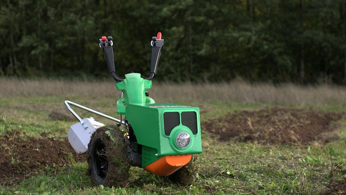 Solar-powered micro electric tractors bring light to farmers in Malawi