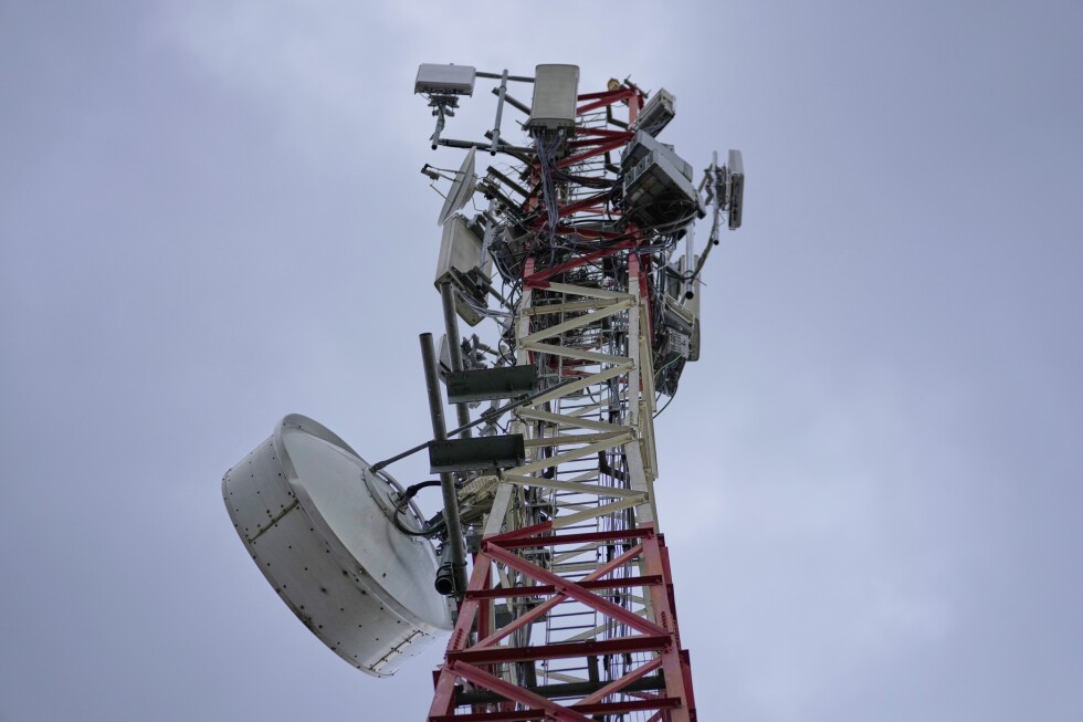 Solar-powered cell towers in Africa curb costs, emissions and outages