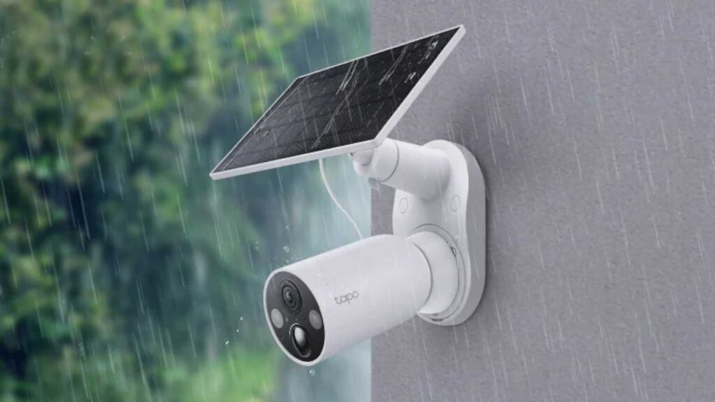 This $70 solar 2K security camera survives 300 days without sun