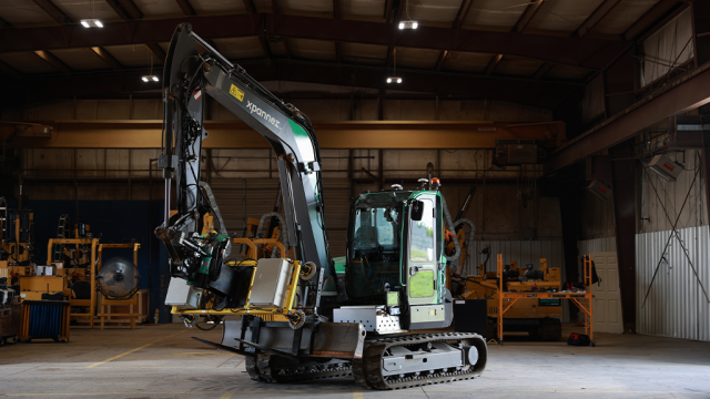 VIDEO: Xpanner launches excavator-based solar panel installer