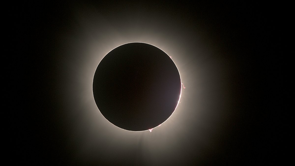 Want to see the 2026 total solar eclipse? An eclipse chaser reveals her tricks and tips