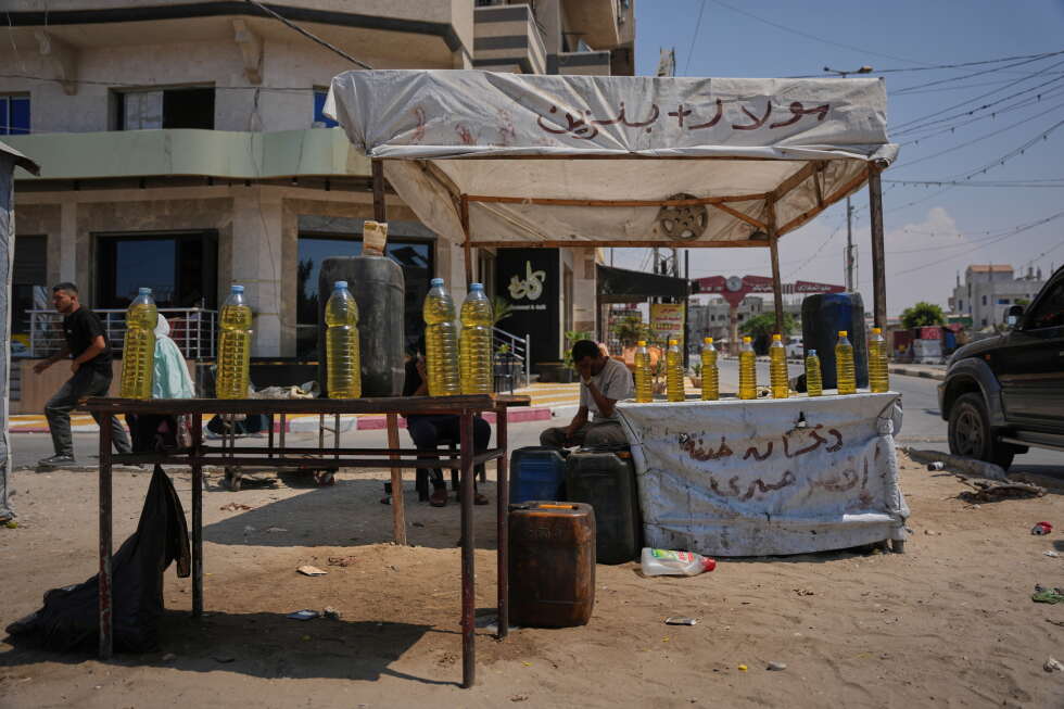 How banned goods are smuggled across the border into Gaza