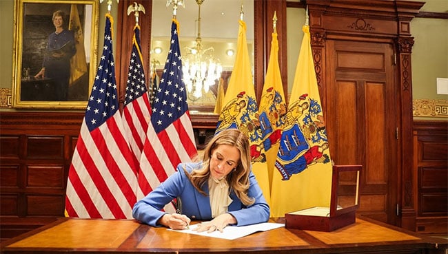New Jersey passes law permitting balcony solar